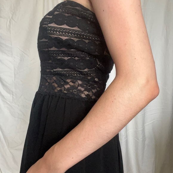 Black Dress with Lace Details - Picture 3 of 3